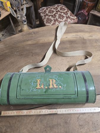 Historische Transportdose mit Griff L.R. grün gebraucht