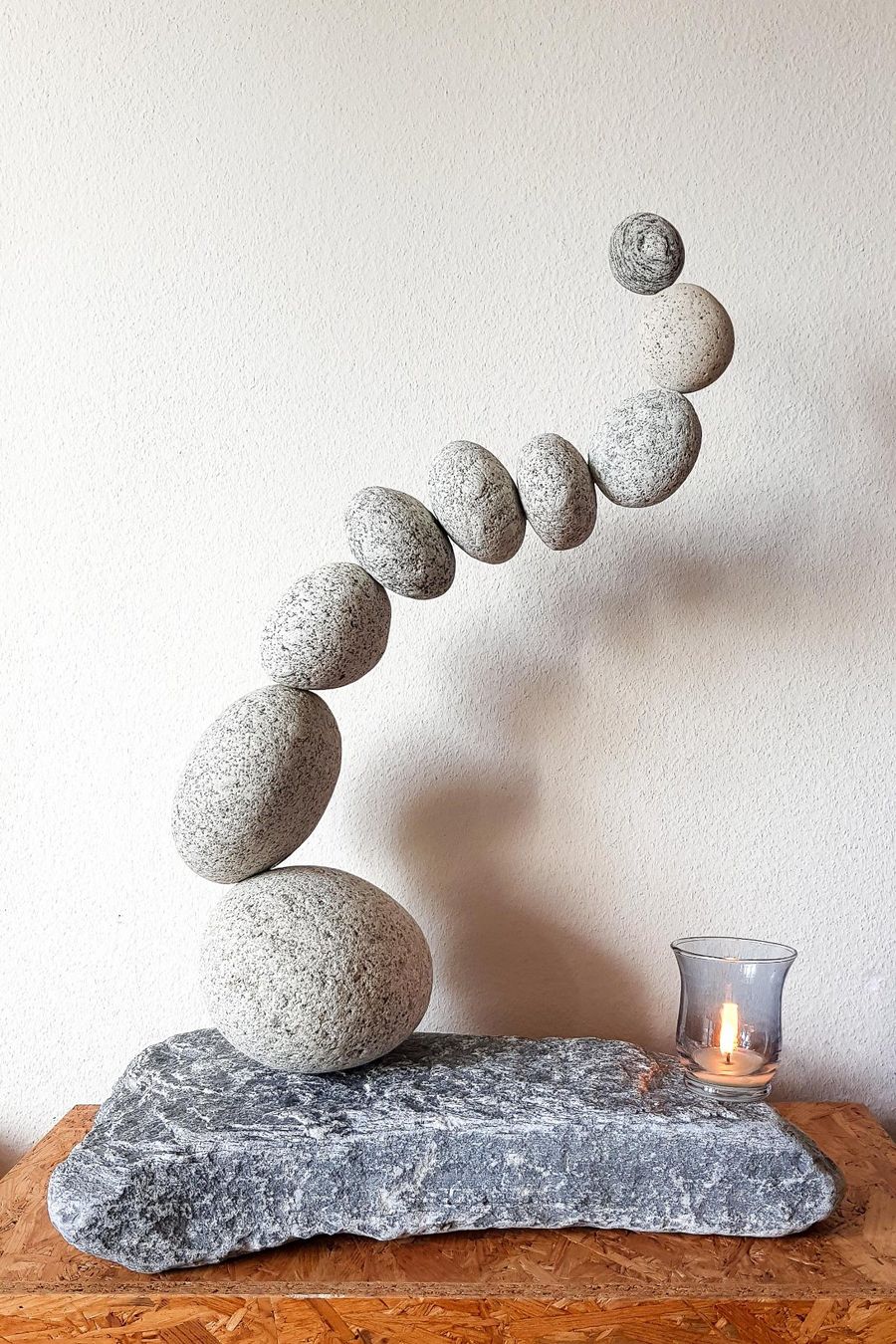 Pietre & tegole: Sculpture de pierre en granit – Nuovo (secondo la descrizione) da La Tour-de-Peilz venduto da ber_9zyg 1