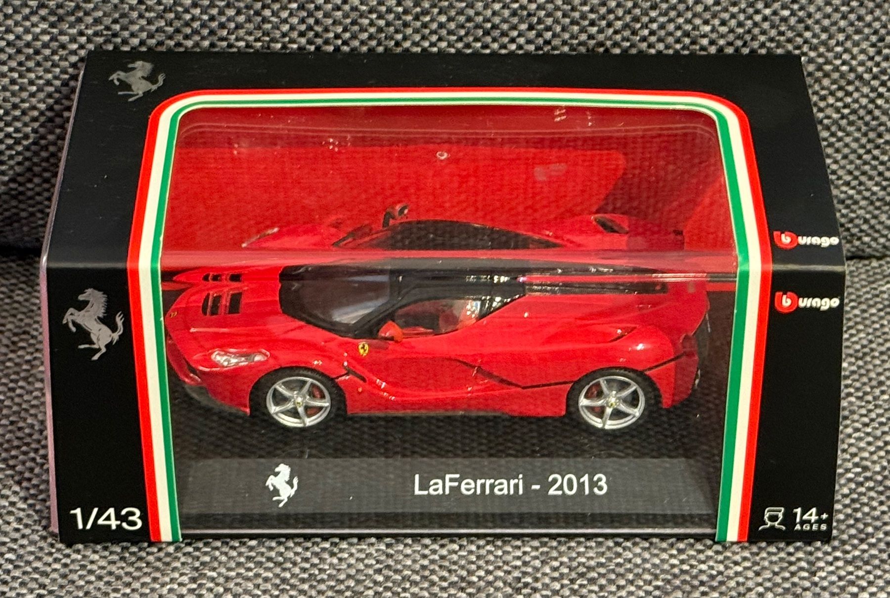Ferrari Modellini d'auto: Ferrari LaFerrari 2013 Burago 1/43 – Nuovo e nell'imballaggio originale da Studen BE venduto da Ironbonehead 1