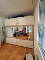 Schrank mit Schiebetüren, Spiegel, viel Stauraum!