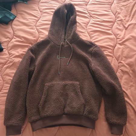 Felpa Teddy Karl Kani Marrone, Perfetta per l'inverno!
