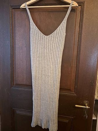 Hellgraues Kleid