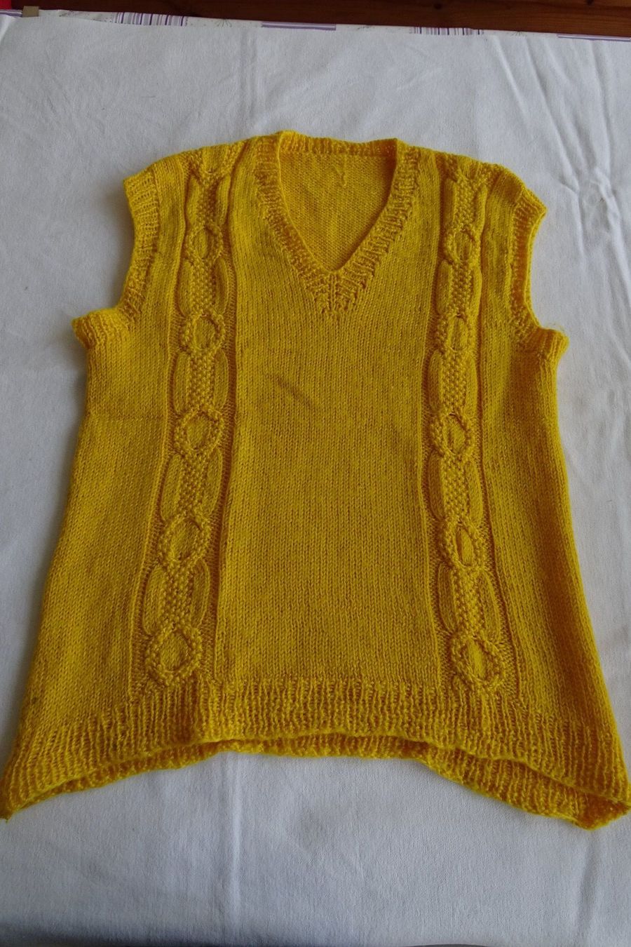 Maglioni & Felpe: gelber Pullunder handgestrickt ca. Gr. S – Usato da Strengelbach venduto da schmetterling20