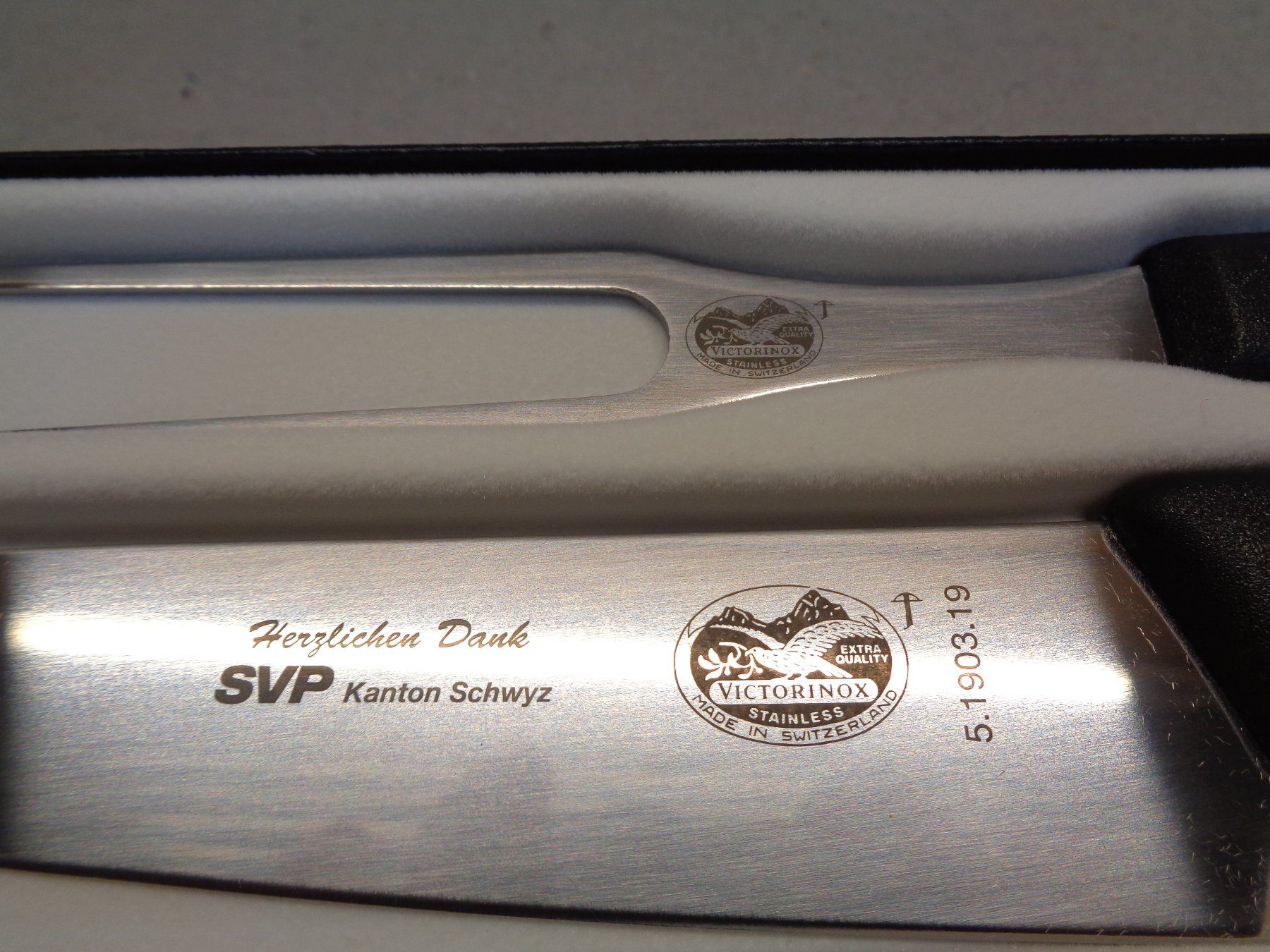 Victorinox Coltelli da cucina: Messer & Tranchiergabel Set Victorinox – Nuovo e nell'imballaggio originale da Aarwangen venduto da SEC500 2