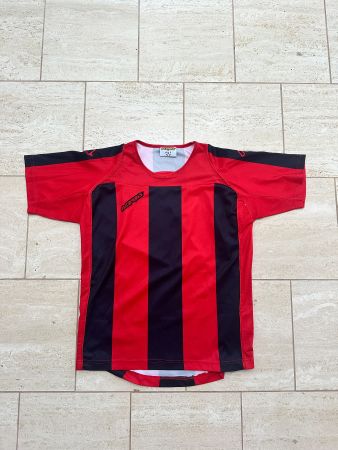 Vintage Schwarz-Rot-gestreiftes Fussballtrikot