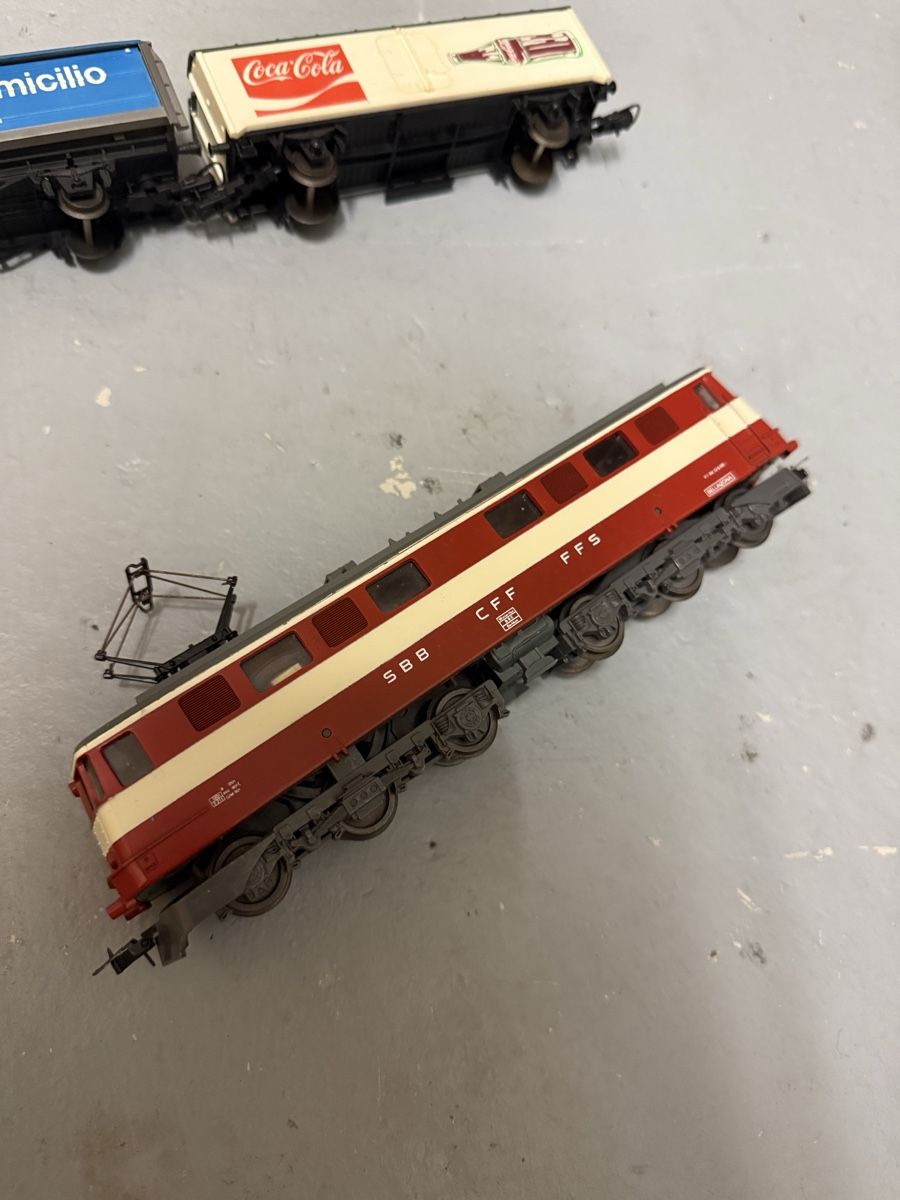 Lima Modellini di ferrovie: Lima Models Modelleisenbahn Set mit SBB Loks und Wagen – Usato da Brüttisellen venduto da stanos 4