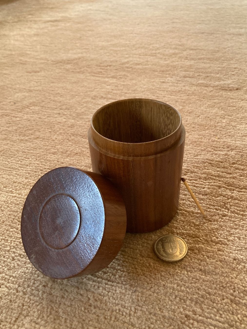Tutte le decorazioni: Holz Dose – Usato da Thun venduto da kirue09