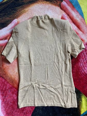 St. John Strickpullover gold-glänzend mit Schulterpolstern