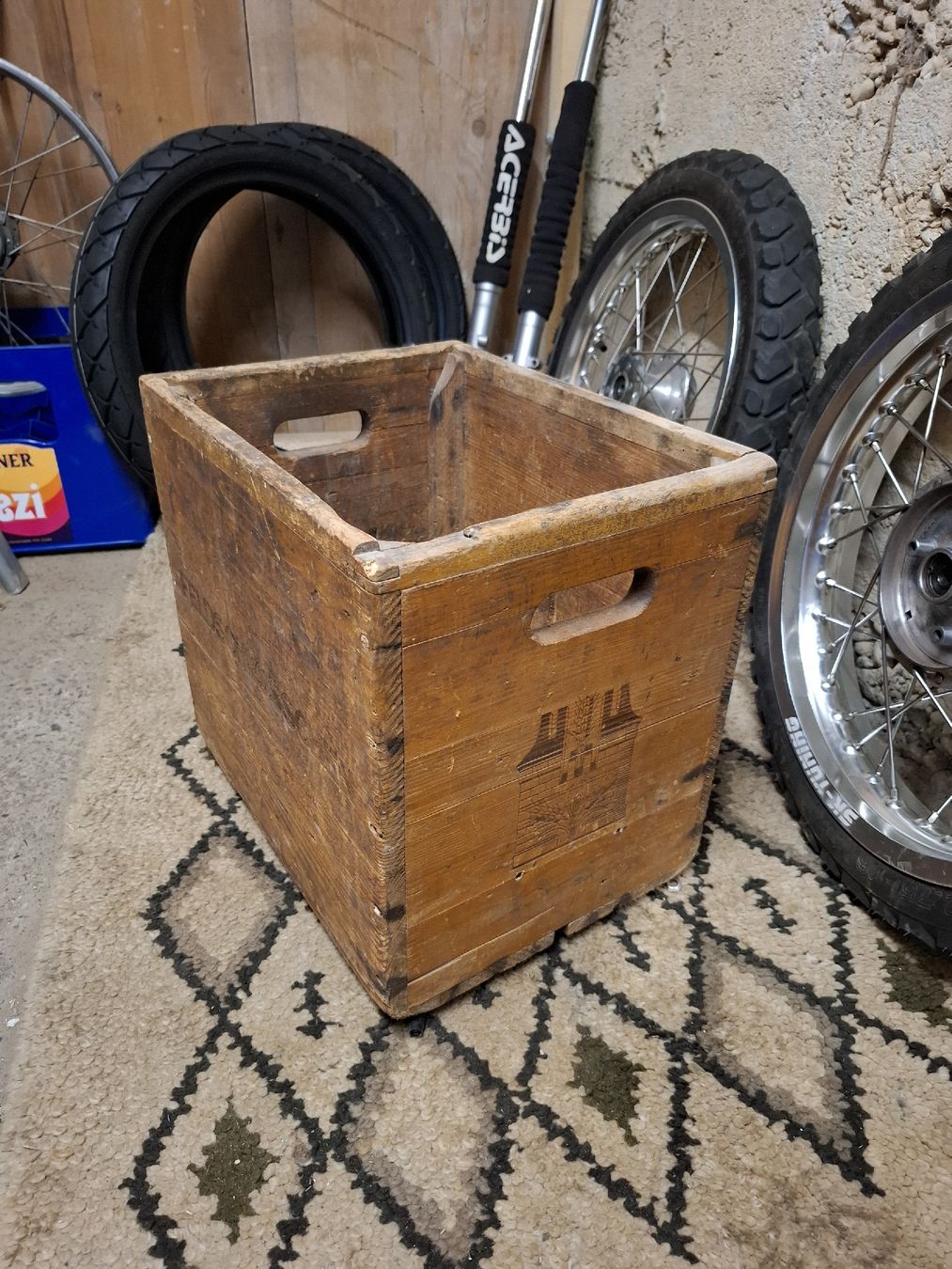 Casse di vino e birra: Feldschlösschen Holzkiste – Usato da Bleienbach venduto da Sollbergerhof