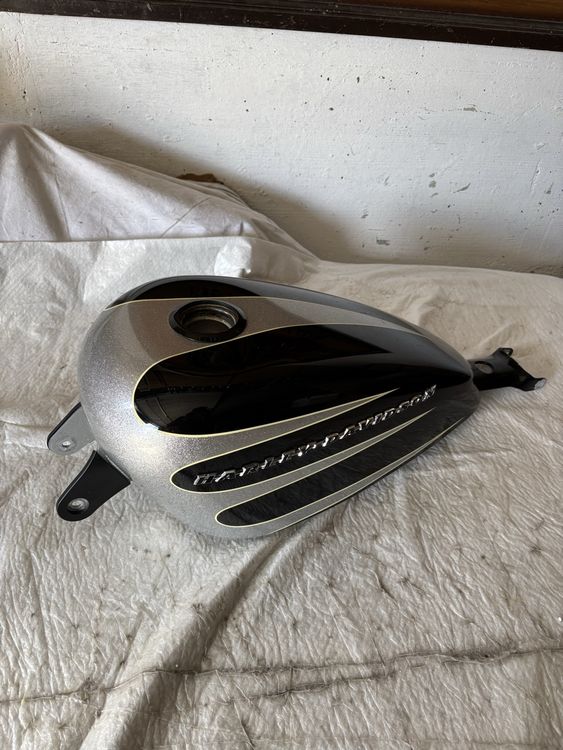 Harley-Davidson Tutti i ricambio per moto: Harley Davidson Benzintank Sportster – Usato da Schötz venduto da Harley35
