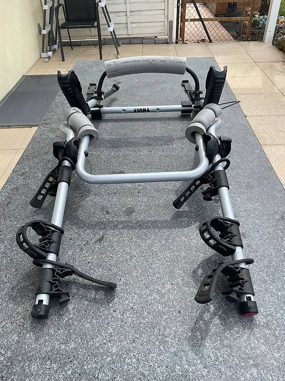 Box da tetto: Porte-vélos de coffre Thule – Usato da Villars-le-Terroir venduto da Elmanifico