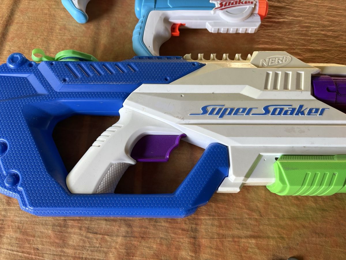 Nerf Jouets: NERF super soaker SET – D'occasion à Herzogenbuchsee par warrior77 2
