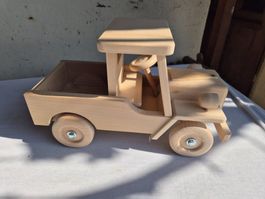 Wunderschöner Pick-up als Spielzeugauto aus Naturholz
