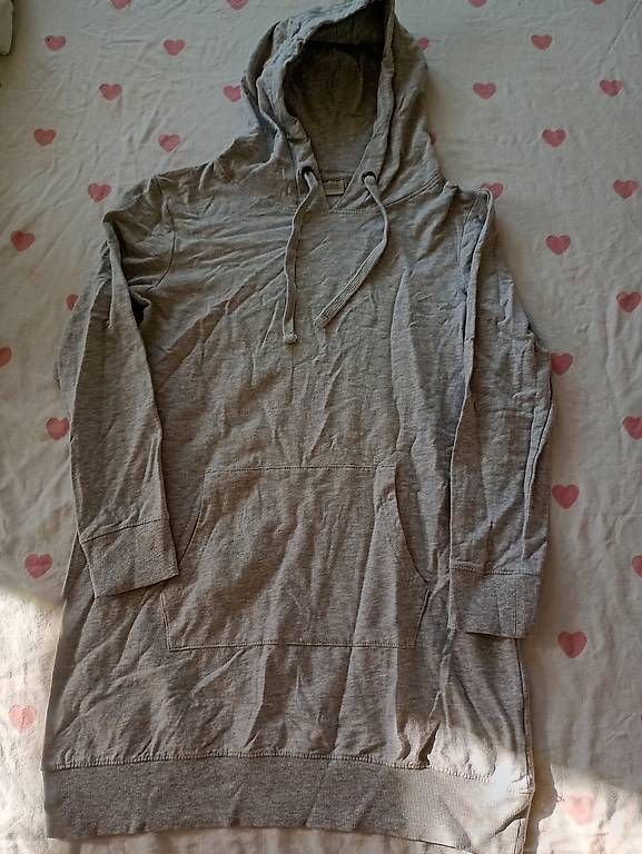 Pulls & Sweat-shirts: Langer Kapuzenpullover  – D'occasion à Gelterkinden par leo_9z8m