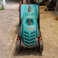 Bosch Rotak 32 Elektro-Rasenmäher mit Fangkorb