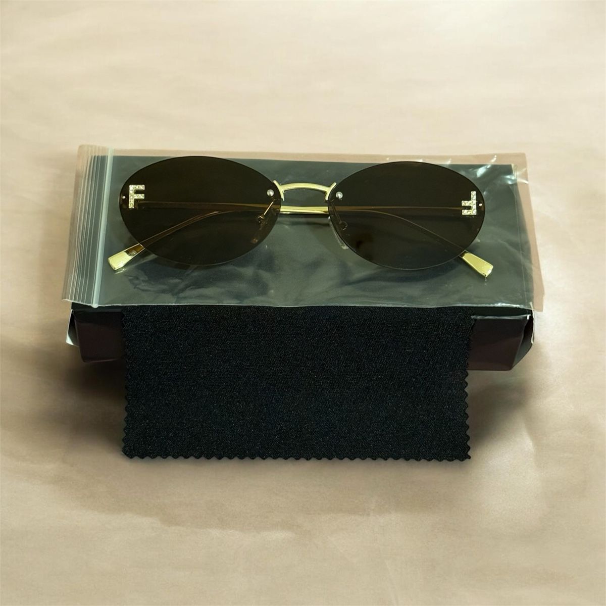 Occhiali & Lenti: Lunette de soleil – Nuovo e nell'imballaggio originale da Châtel-St-Denis venduto da Montclair_Swiss 4