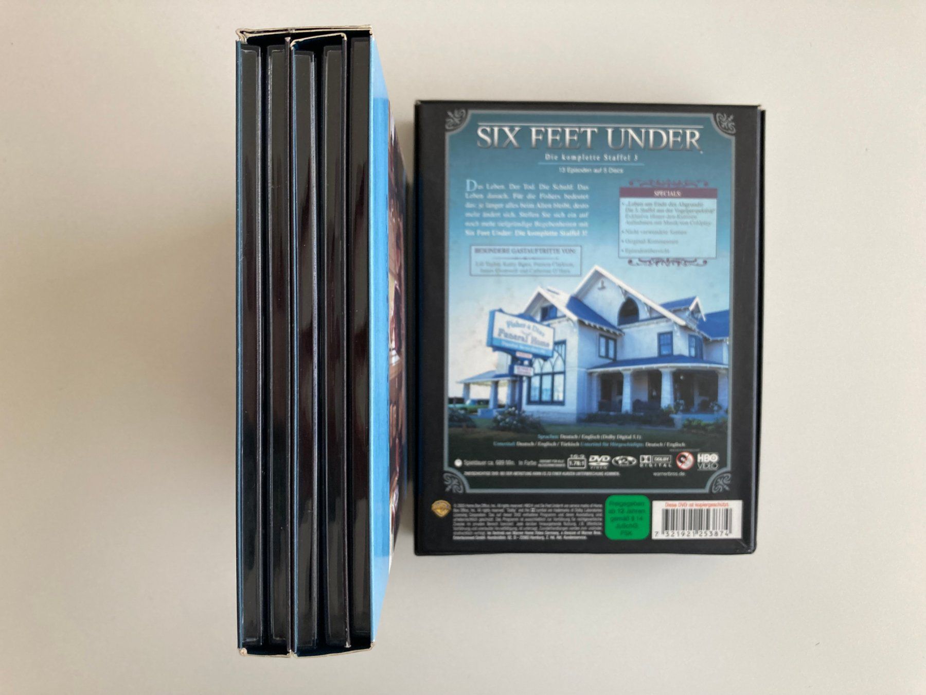 Tutti i DVDs: DVD | SIX FEET UNDER - Staffel 3 – Usato da Basel venduto da Nofretete39 4