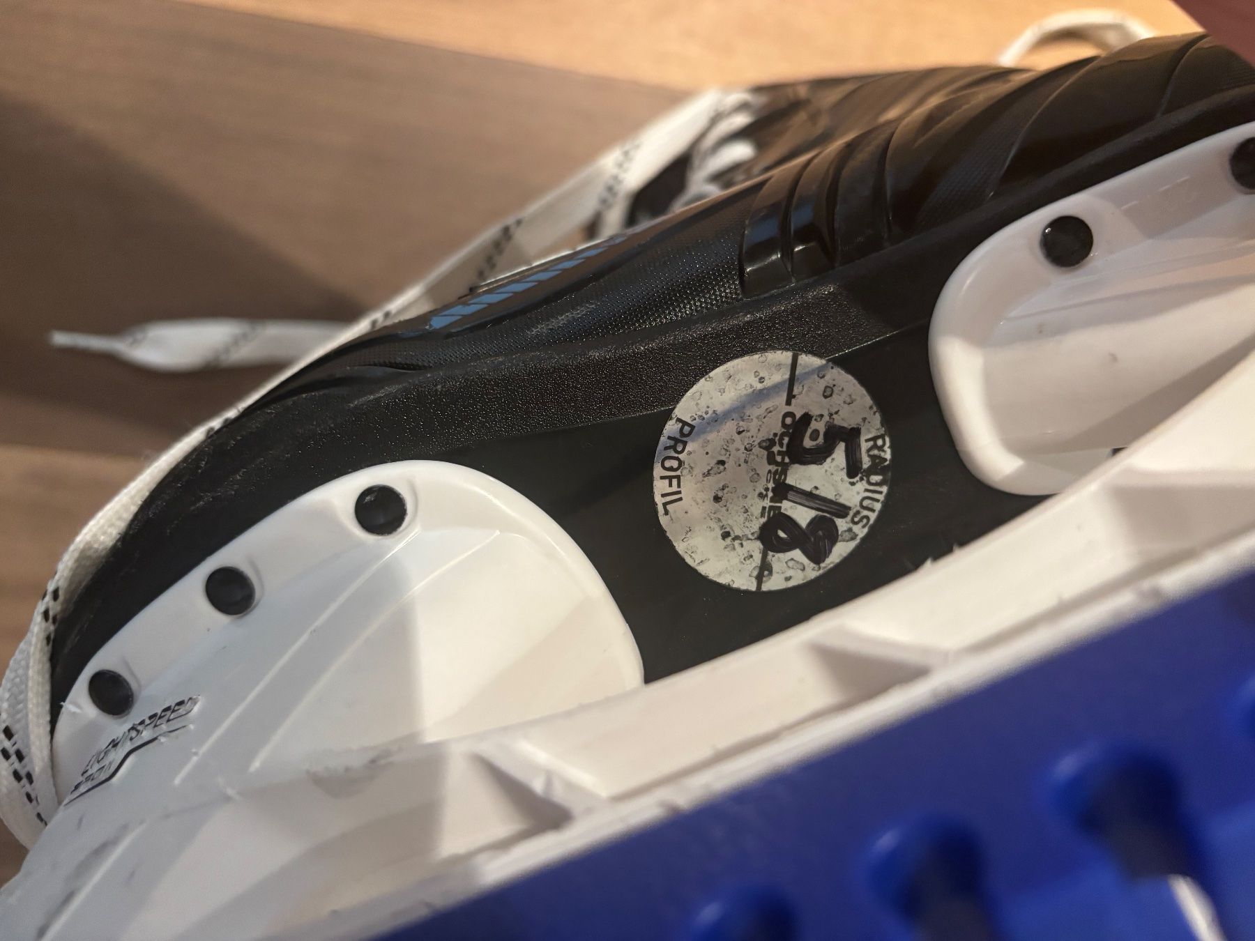 Bauer Pattini da ghiaccio: BAUER Eishockey Schlittschuhe Grösse 2 / 35 – Usato da Zollikon venduto da d_grabher 6