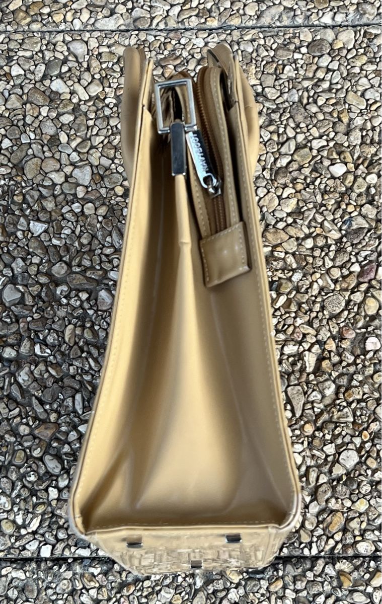 Navyboot Borse da donna: Sac à main NAVYBOOT verni beige bon état – Usato da La Tour-de-Peilz venduto da Pansy02 3