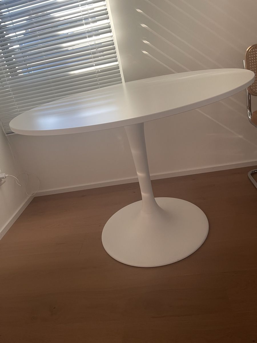 Ikea Tische: Ikea Tisch Docksta – Gebraucht aus St. Gallen von Super_Nova7 1