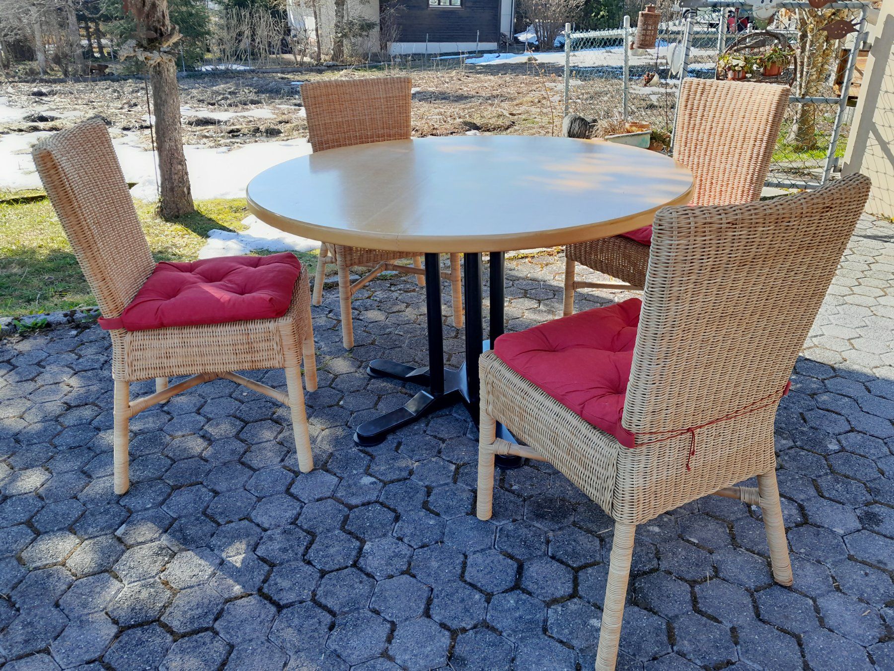 Tables: Tisch rund 120 cm mit 4 Stühlen – D'occasion à Wildhaus par Brunphil 5