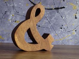 Dekorative Holzfigur „&“ – Massivholz – Grosses Dekoobjekt