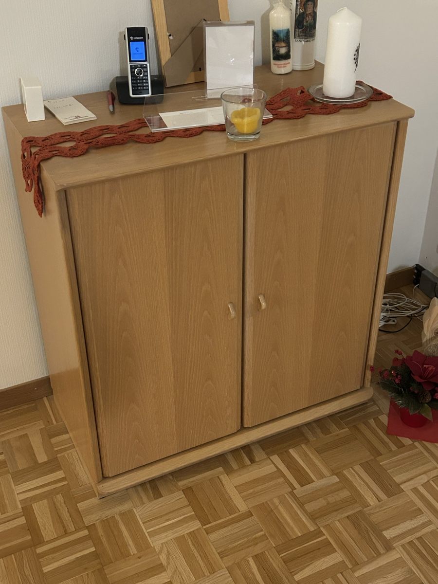 Scaffali: kleiner holziger Schrank – Usato da Altdorf UR venduto da yan_q8d8