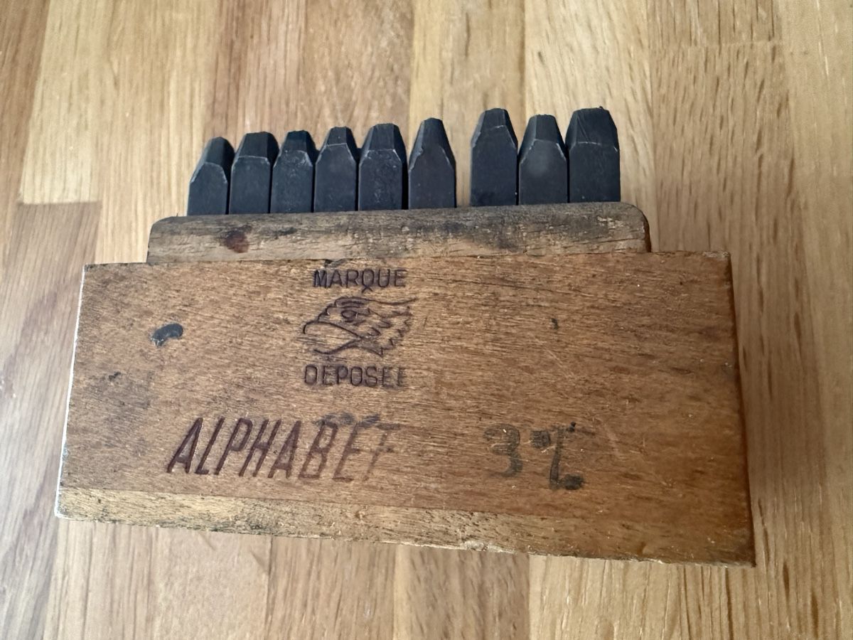 Timbri: Antike Schlagstempel Buchstaben Punze 3 mm – Usato da Goldach venduto da Messerguru 1