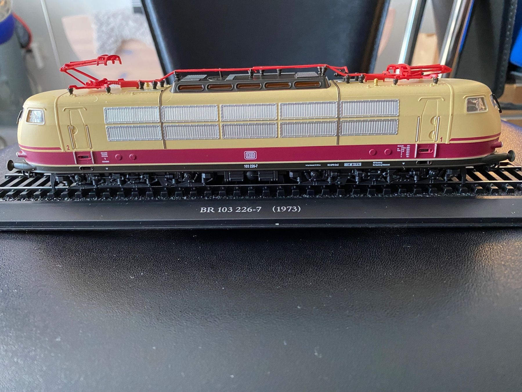 Modellini di ferrovie: HO DB BR 103 - Standmodell – Nuovo e nell'imballaggio originale da Hinwil venduto da Marsicano01