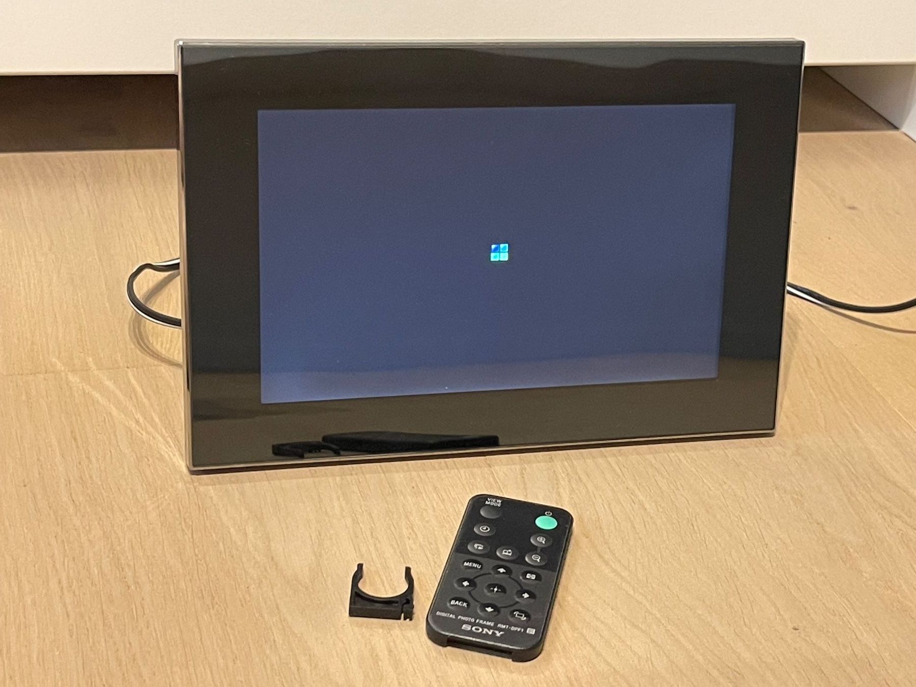 Bilderrahmen: Digitaler Bilderrahmen SONY mit Fernbedienung – Gebraucht aus Oberägeri von Chica-go 1