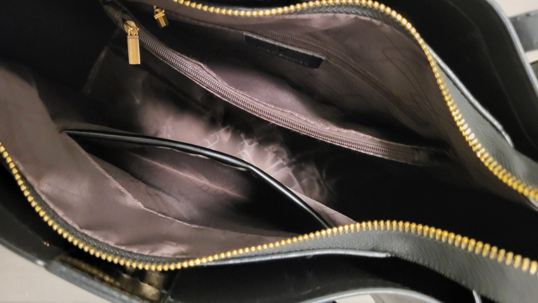 Borse da donna: Sac noir en cuir – Nuovo e nell'imballaggio originale da Fribourg venduto da VictoriaShop7 4