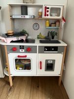 Spielküche aus Massivholz inkl. gesamtes Zubehör