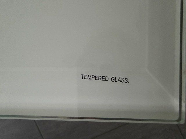 Tavoli: Moderner Couchtisch, Glasplatte, Chromgestell, Top Zustand – Usato da Wallisellen venduto da Pepolo 3