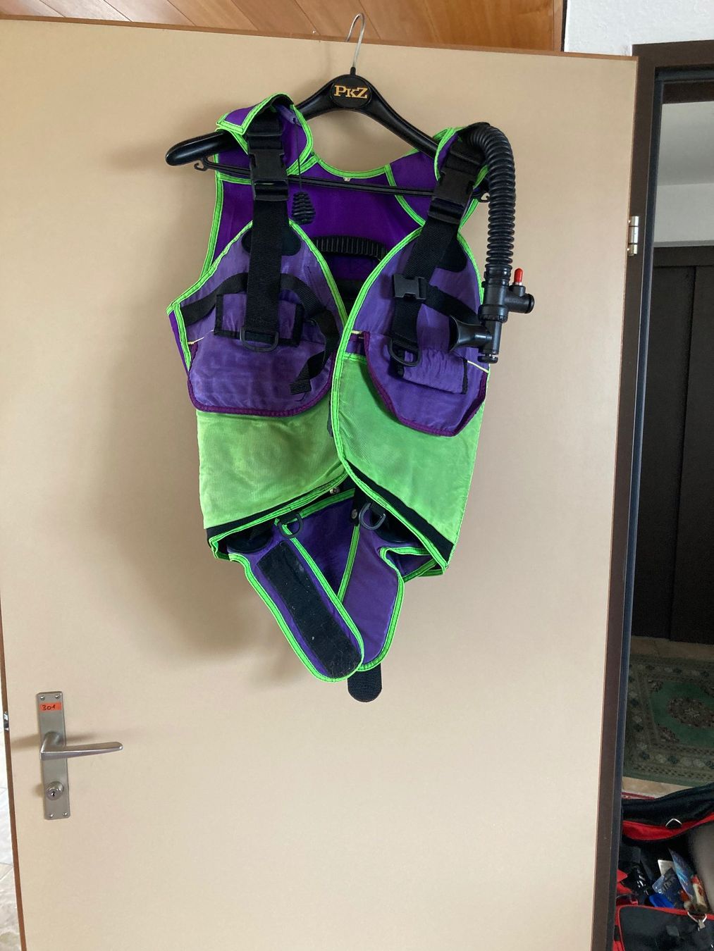 Mares Atemregler & Jackets: Mares Tarierweste Grösse S – Gebraucht aus Therwil von Orlanda