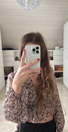 Bluse mit Blumenmuster, Grösse M ideal für den Frühling