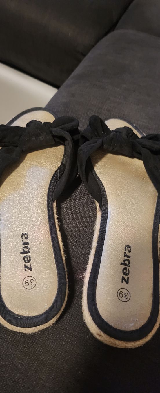Scarpe da donna: Schwarze Zebra-Pantoletten, Grösse 39, Sommer – Usato da Basel venduto da lucyia 1