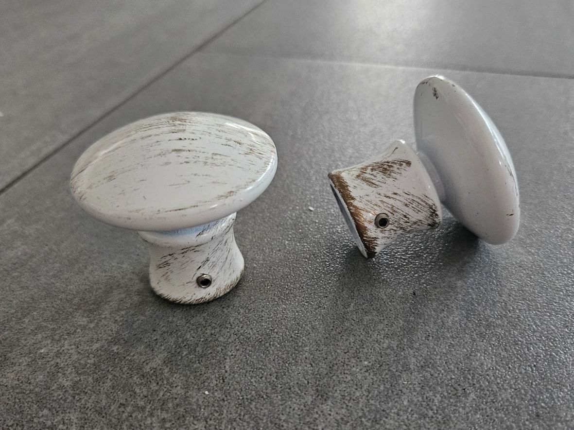 Autres articles pour la maison: Embouts de tringle à rideaux – D'occasion à Villaz-St-Pierre par 2qu_7dg8