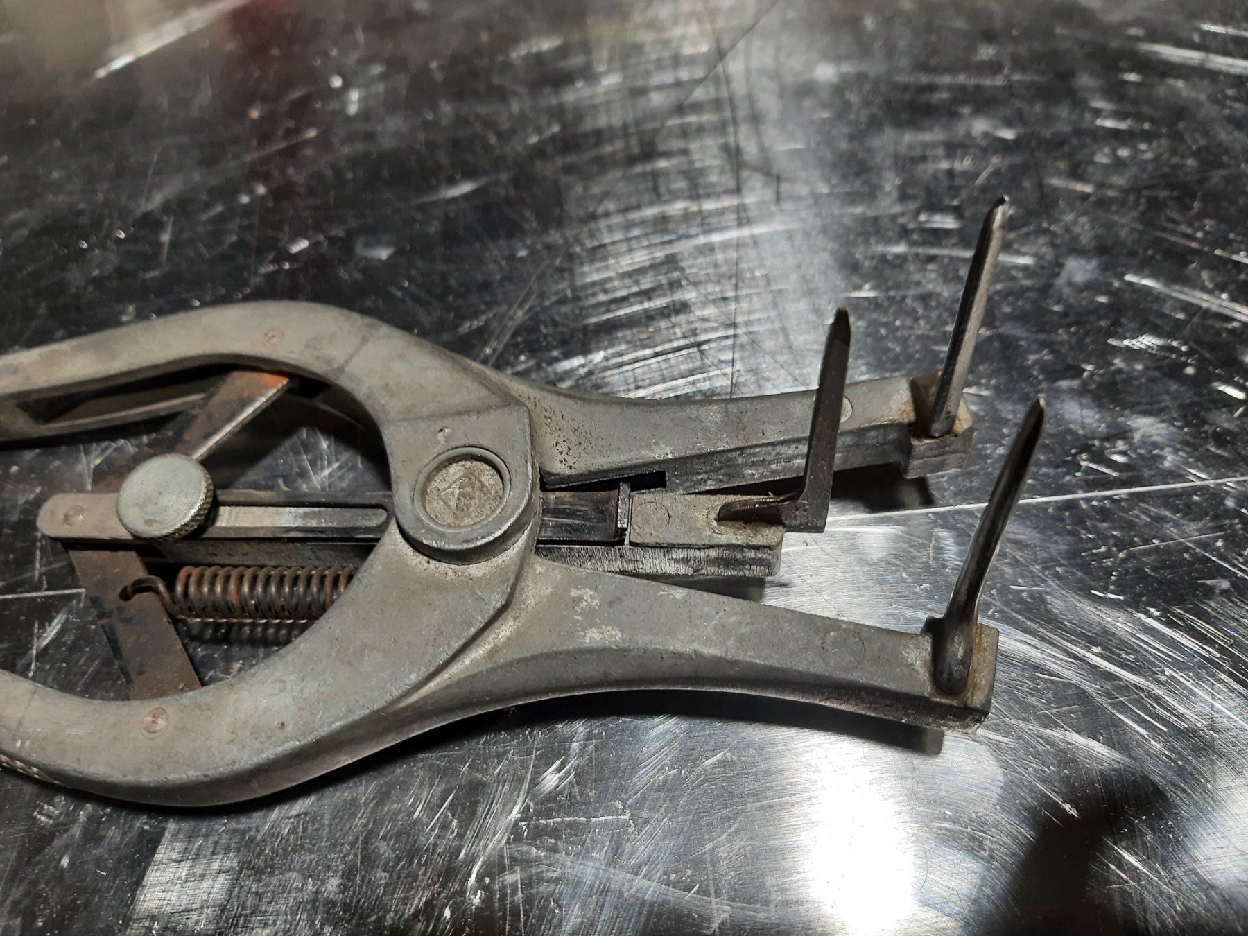 Pinze: Pince pour agrandir les joints – Usato da Montsevelier venduto da lachatfred