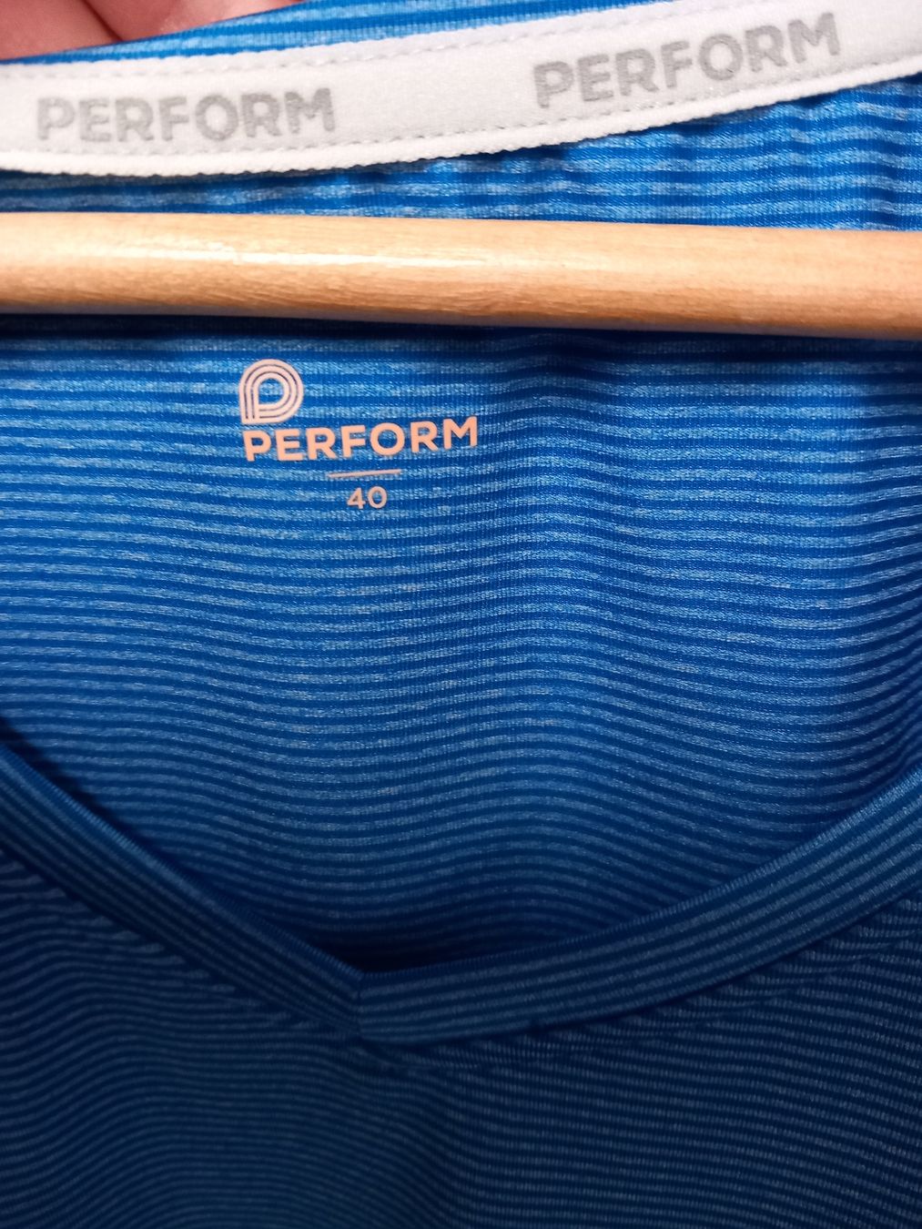 T-shirt: Perform Sport-Shirt Gr.40, neuwertig – Nuovo (secondo la descrizione) da Merligen venduto da muss_haben 1