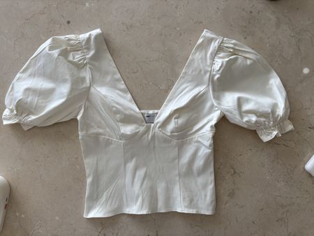 ASOS DESIGN white puff sleeve top size US 4