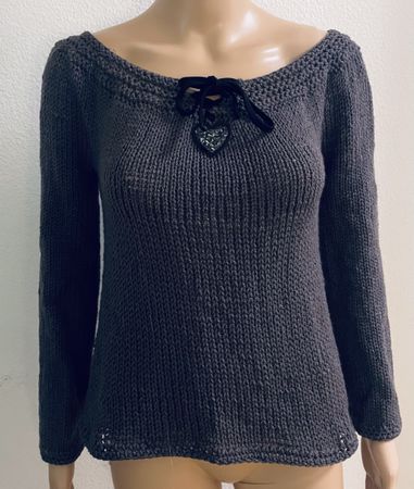 Damen Pullover grau mit Herz-Applikation Grösse M