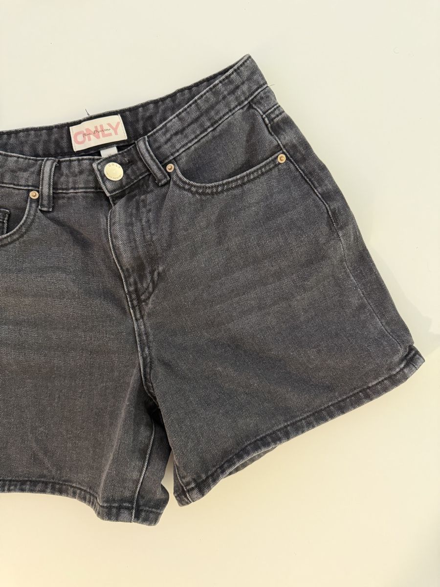 Only Jeans: ONLY Denim Shorts Black Size XS  – Usato da Gränichen venduto da Domsiiiii 1
