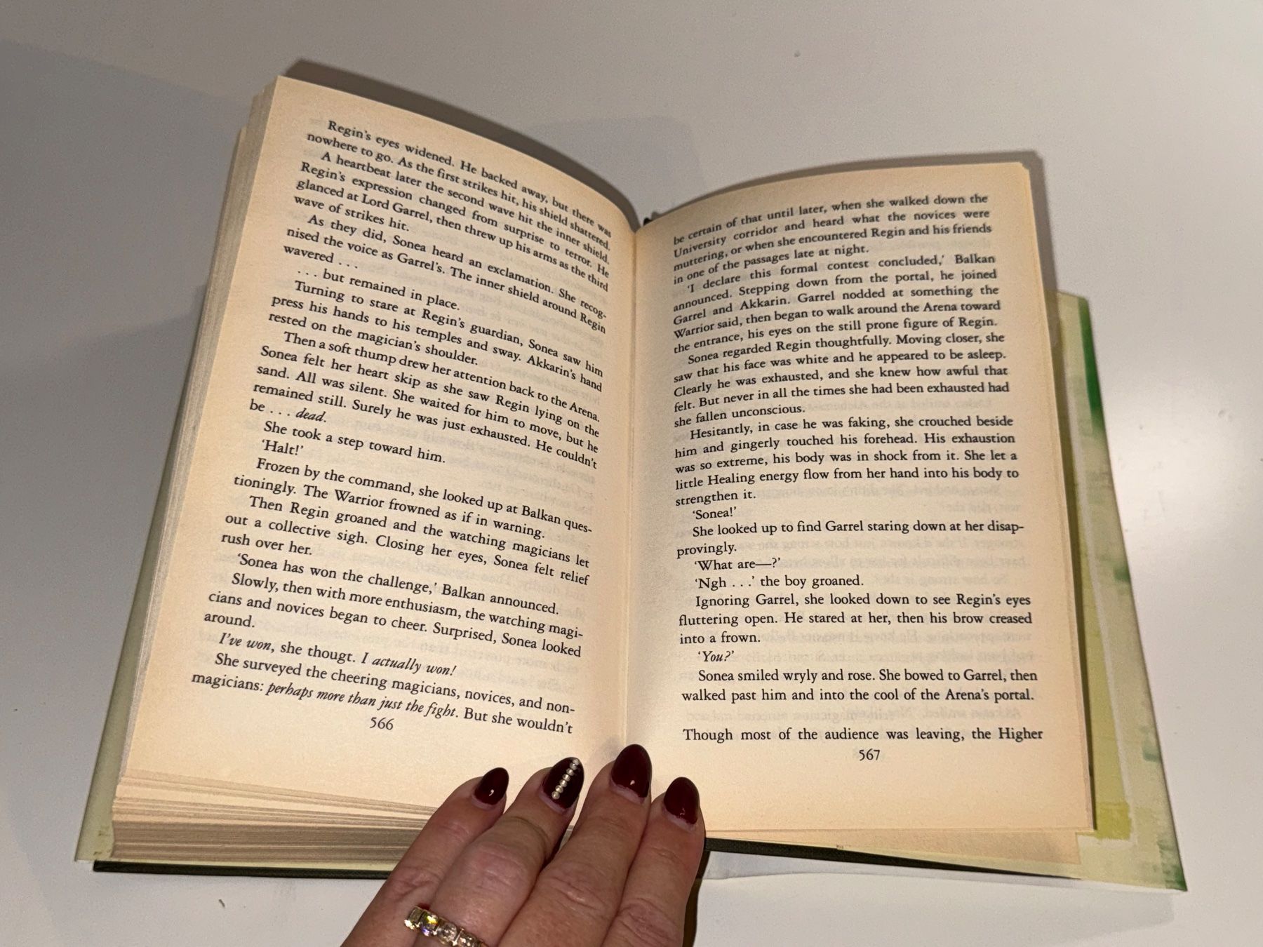 Libri: NOVEL: Trudi Canavan, The novice – Usato da Grosswangen venduto da English_books 8