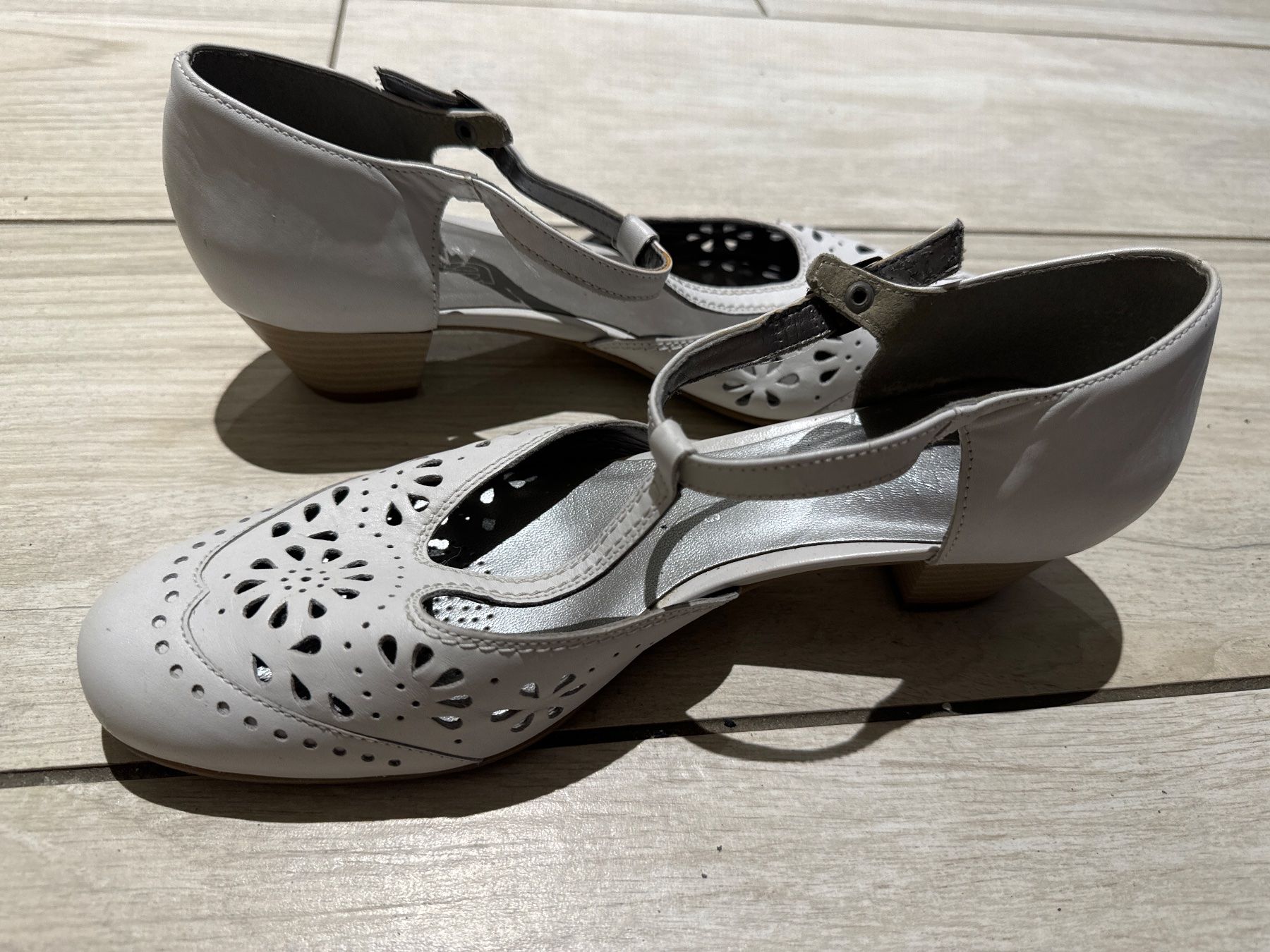Damenschuhe: Sommer Schuhe weiss Gr 6, 41 – Neu (gemäss Beschreibung) aus Gelterkinden von Familienferien 1