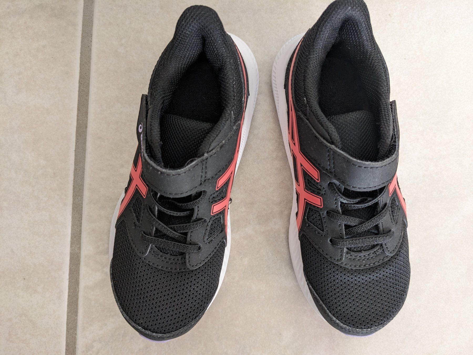 Asics Schuhe für Jungen: Asics Turnschuhe Grösse 28.5 – Gebraucht aus Wald ZH von andy_ch01 2