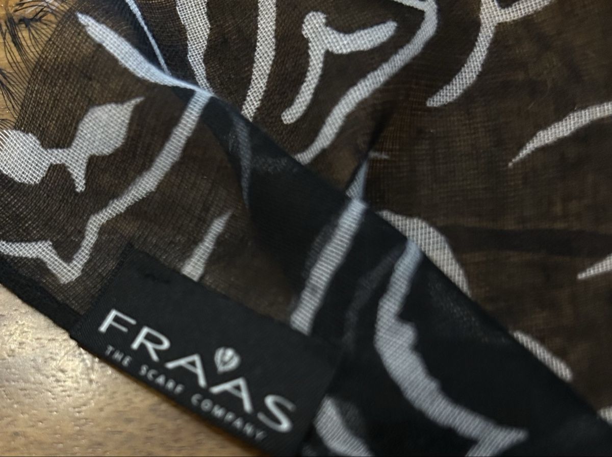 Foulards & écharpes: Stylish FRAAS Scarf Black & White Pattern - EUC! 🔥 – Neuf (Voir description) à Saland par ele_vc96 6