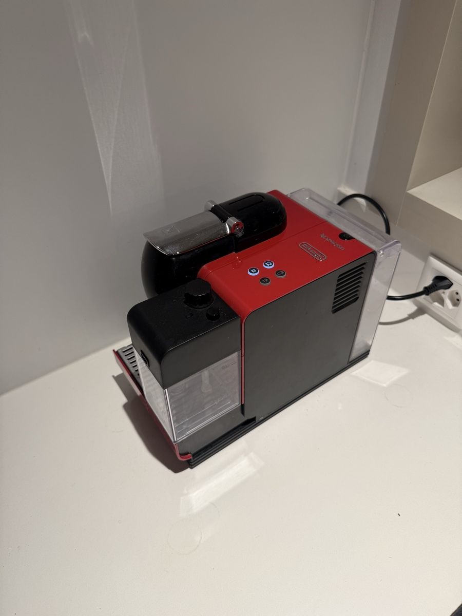 Nespresso Kaffeemaschinen & Espressomaschinen: Nespresso Milk coffee machine red  – Gebraucht aus Zürich von julian.a 1