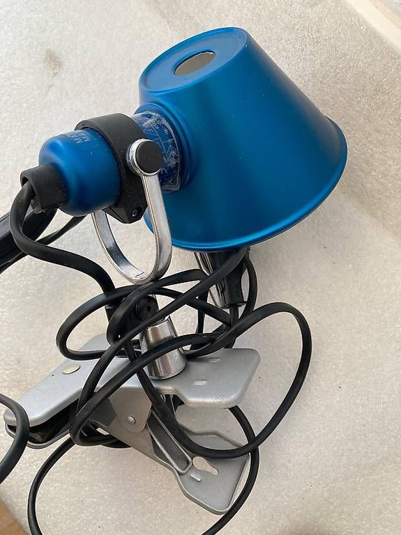 Artimede Lampade: Artemide micro magnifique bleu – Usato da Chavannes-Orsonnen venduto da magnolia22 2