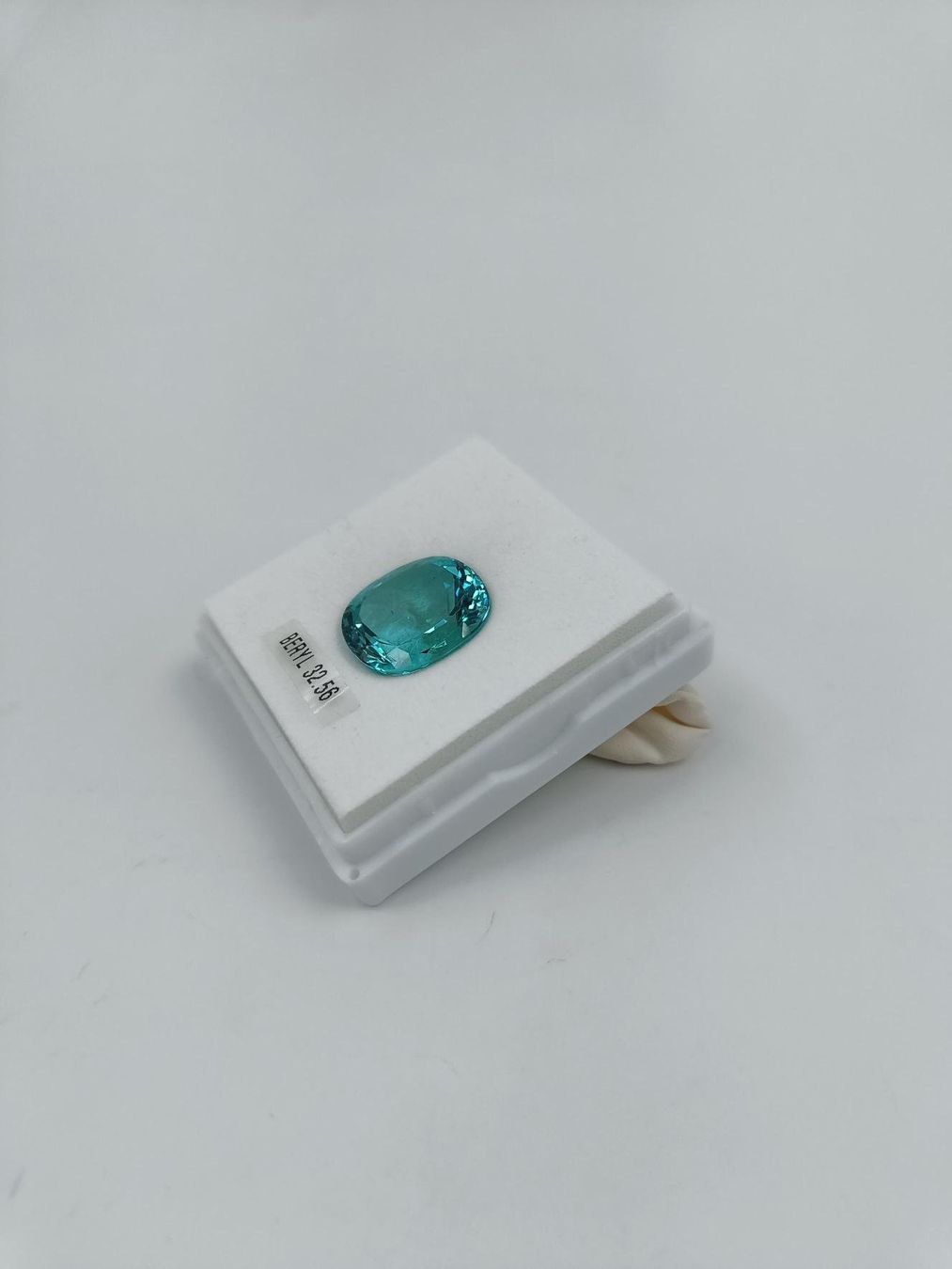 Pietre preziose: 1 AUSSERGEWÖHNLICH TÜRKISBLAUER BERYLL 32.56 CT. – Usato da Luzern venduto da EdiGem 1