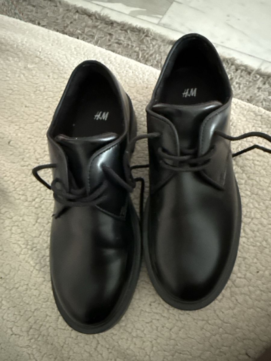 H&M Chaussures hommes: Schuhe schwarz 36 H&M – D'occasion à Bonaduz par SanOgg79